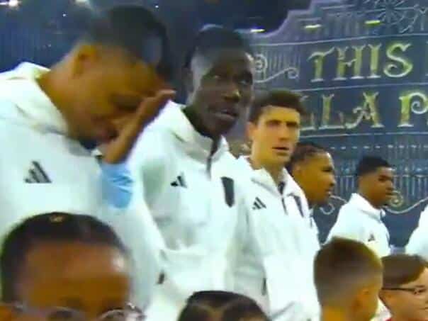 An unpleasant GAF at the beginning of the Champions League game, football players grabbed the head