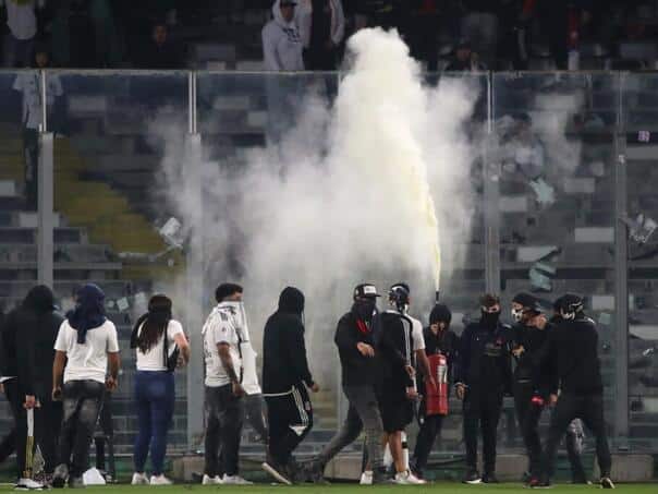 Delayed the biggest derby in Chile after the death of a boy and a girl