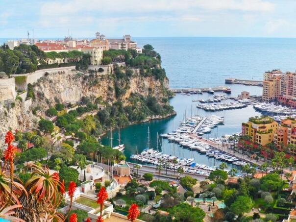 EU travel and tourism: 30 million jobs until 2035.