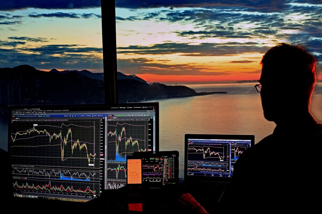 European stock exchanges rose ahead of the decision on customs