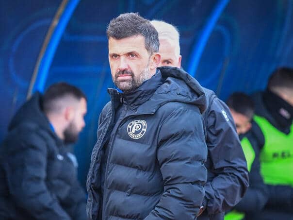 The coach with the longest internship at Wwin League left out of work