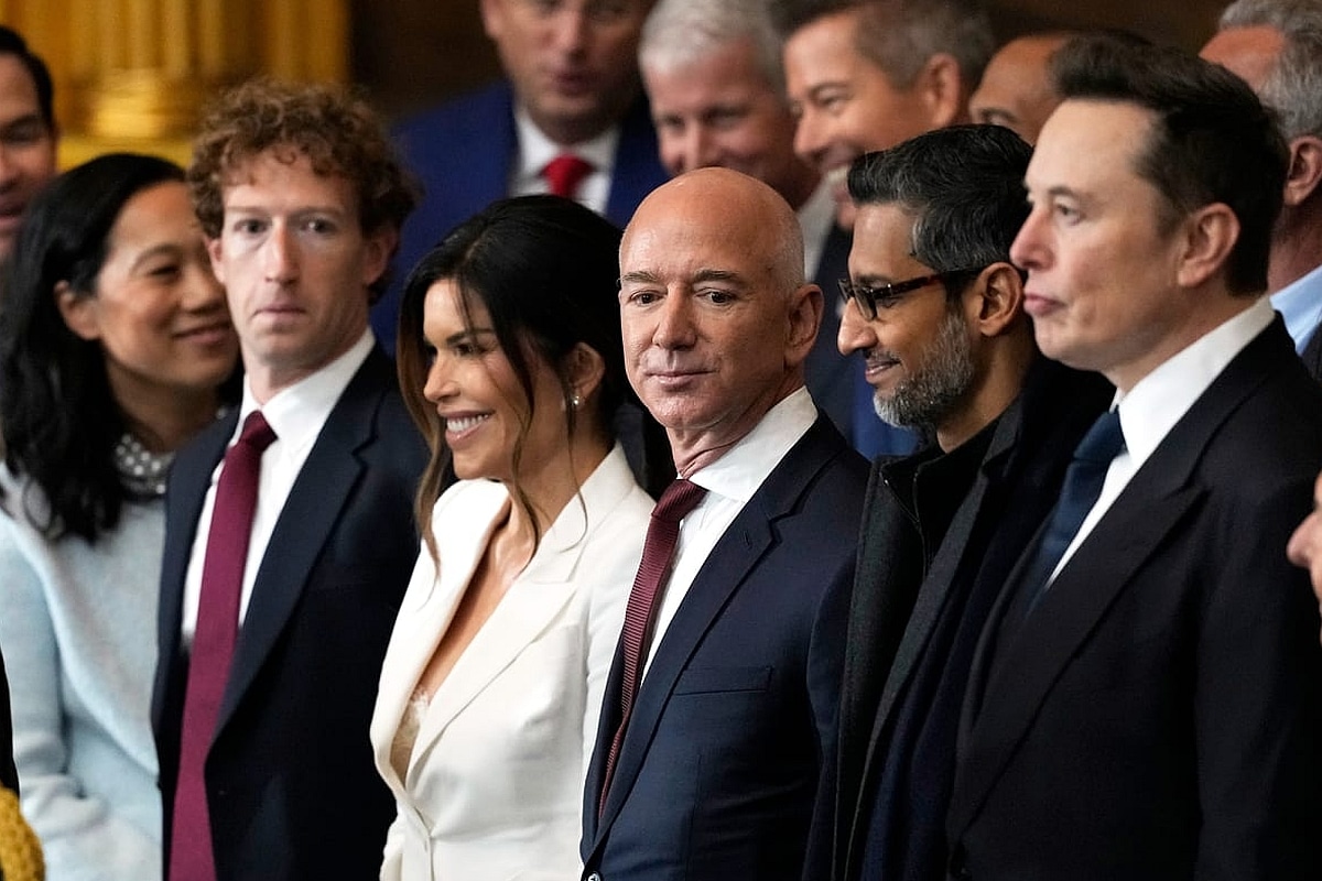Zuckerberg lost $ 18 billion in one day, Bezos a little less