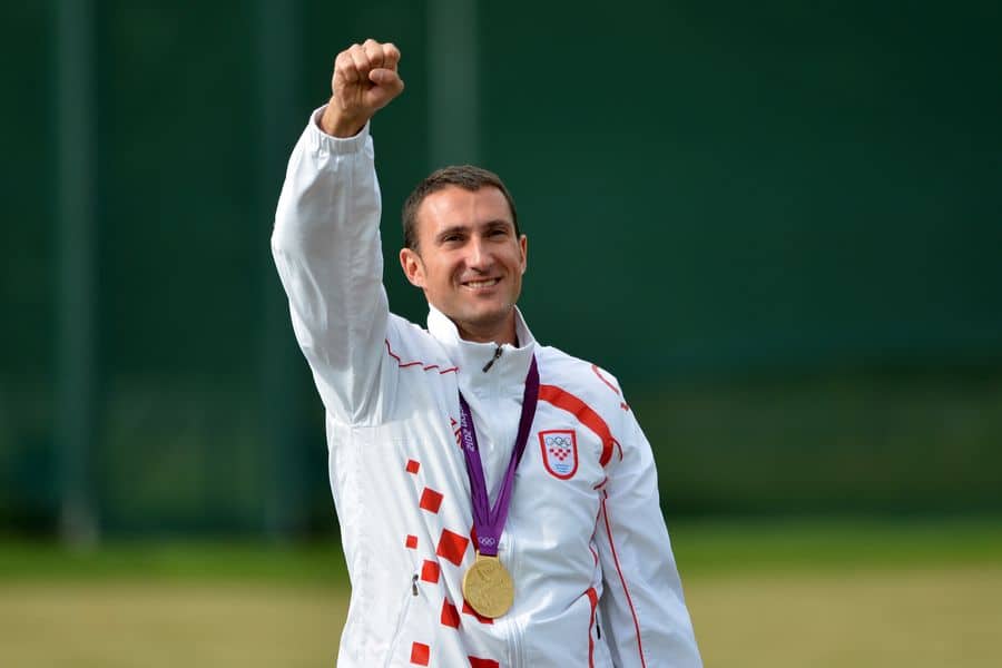 Waiter after Olympic gold. Dad said: Run to see you!