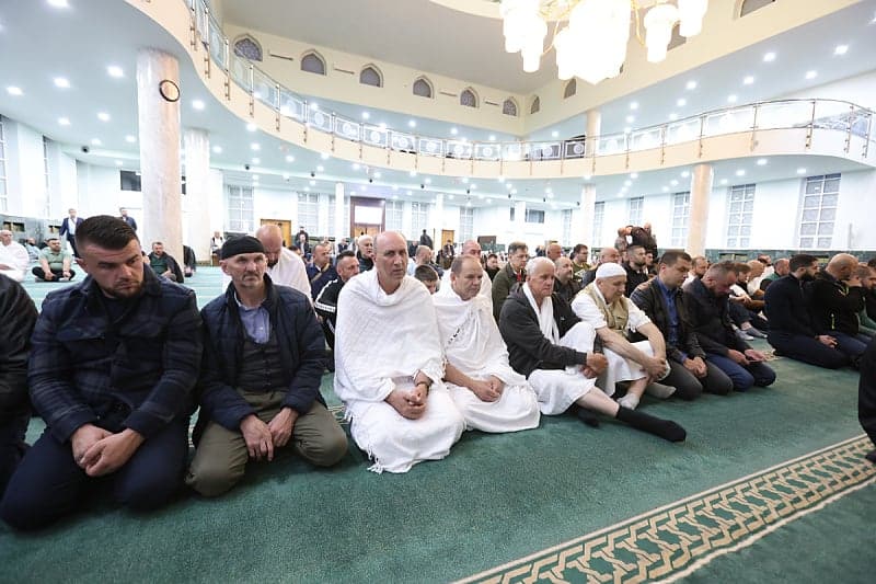 The first group of Hadžija has traveled from Sarajevo, in Mecca Total IDE Ide 2,222