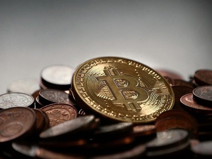Bitcoin ETF attracted $ 9 billion, investors leave gold
