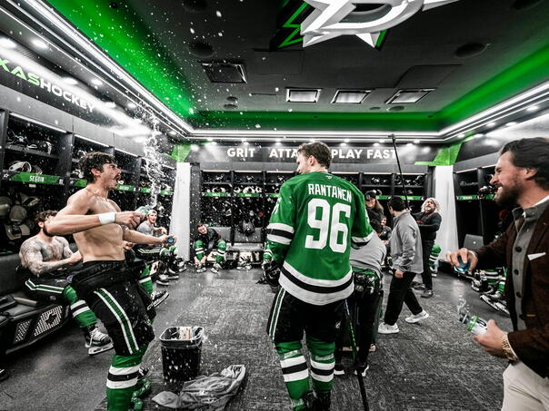 Dallas kicked Colorado with a large turnaround, the hero of the evening in the last 12 minutes scored as many as four goals