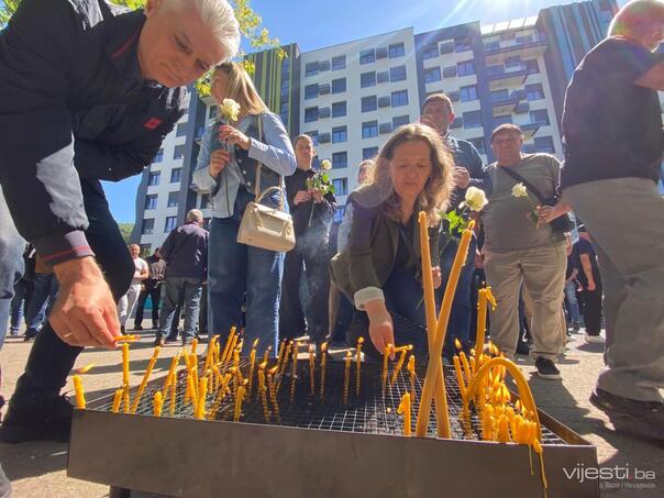 Column Brä Anska Malta: Delegation from RS laid down flowers Tuzla