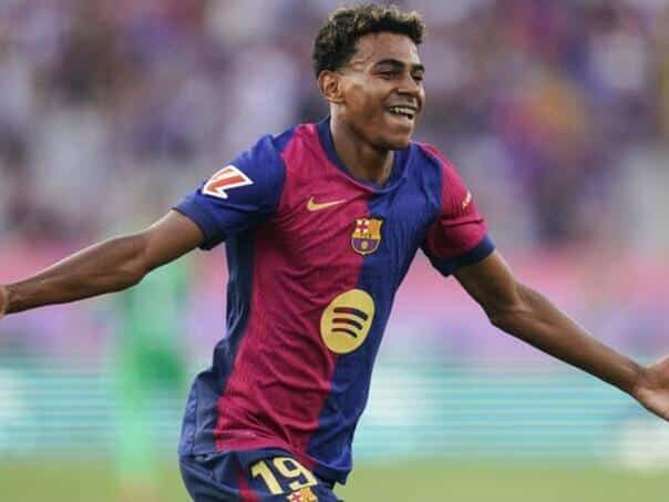 Lamine Yamal (17) signs a dizzy contract with Barcelona