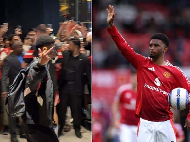The Young star Manchester United showed the middle finger fans