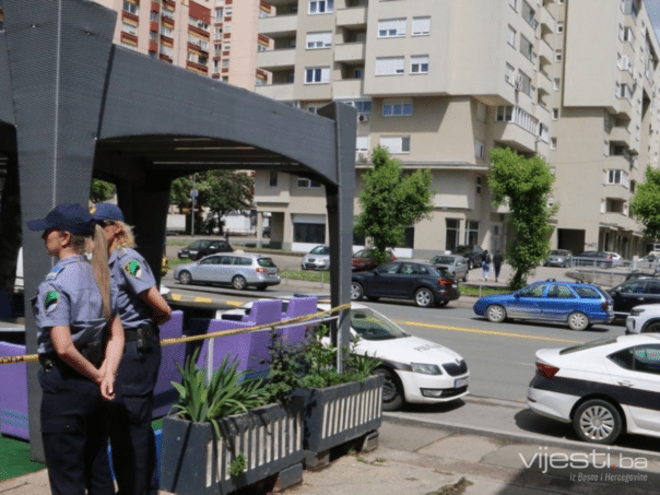 Man stabbed with a knife in front of the shopping center in Tuzla