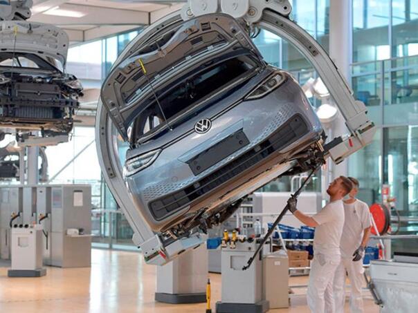 The largest car companies may need to stop production