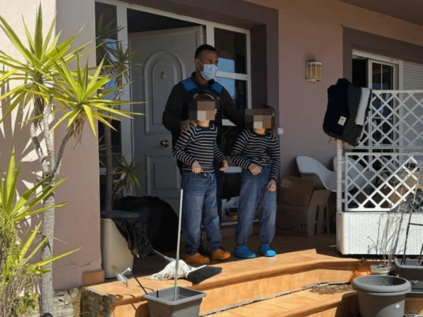 This is the moment when children of the German pair saw the light of the day for the first time of pandemic
