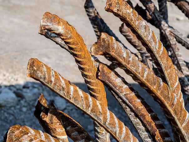 Spilled metal from truck on the highway, then 300 cars pierced tires
