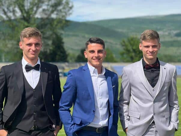 Three PLAYERS OF THE PREMIERALLISE OF IT’S TRYING TO END SECONDARY SCHOOL