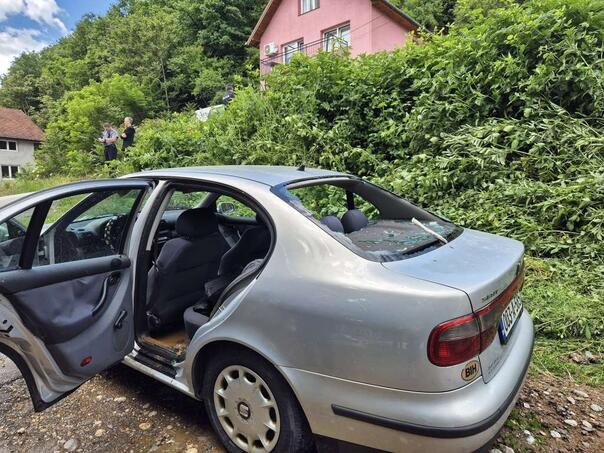Due to the shooting of the water tube Gorazdanki destroyed car