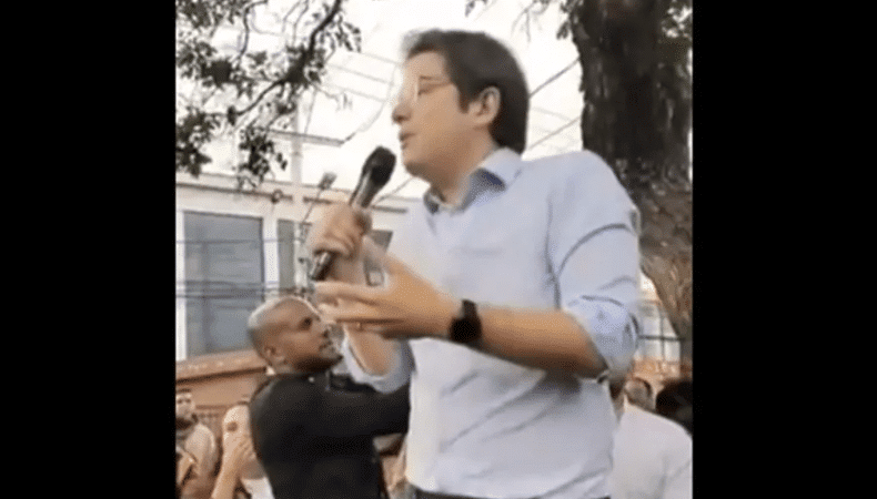 Presidential candidate in Colombia shot with two bullets in the head in the middle of speech