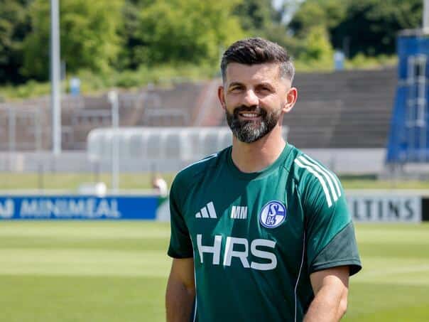 Bh. Trainer Miron Muslić did the first training with Schalke in front of 3,000 fans