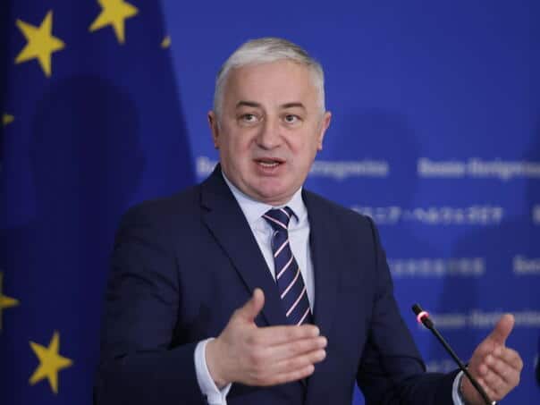 Borenović Fierce Dodik: You splend Rs on one fifth!
