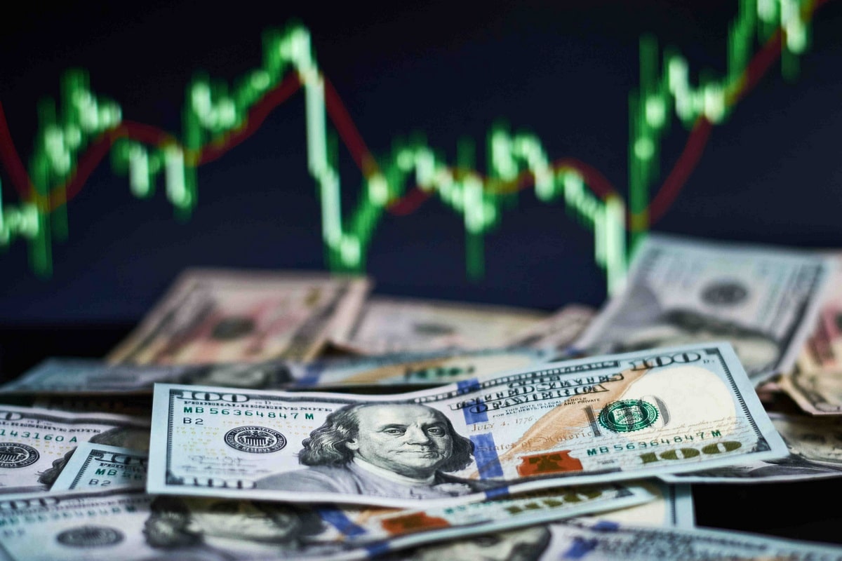 Dollar fell to the lowest level in three years