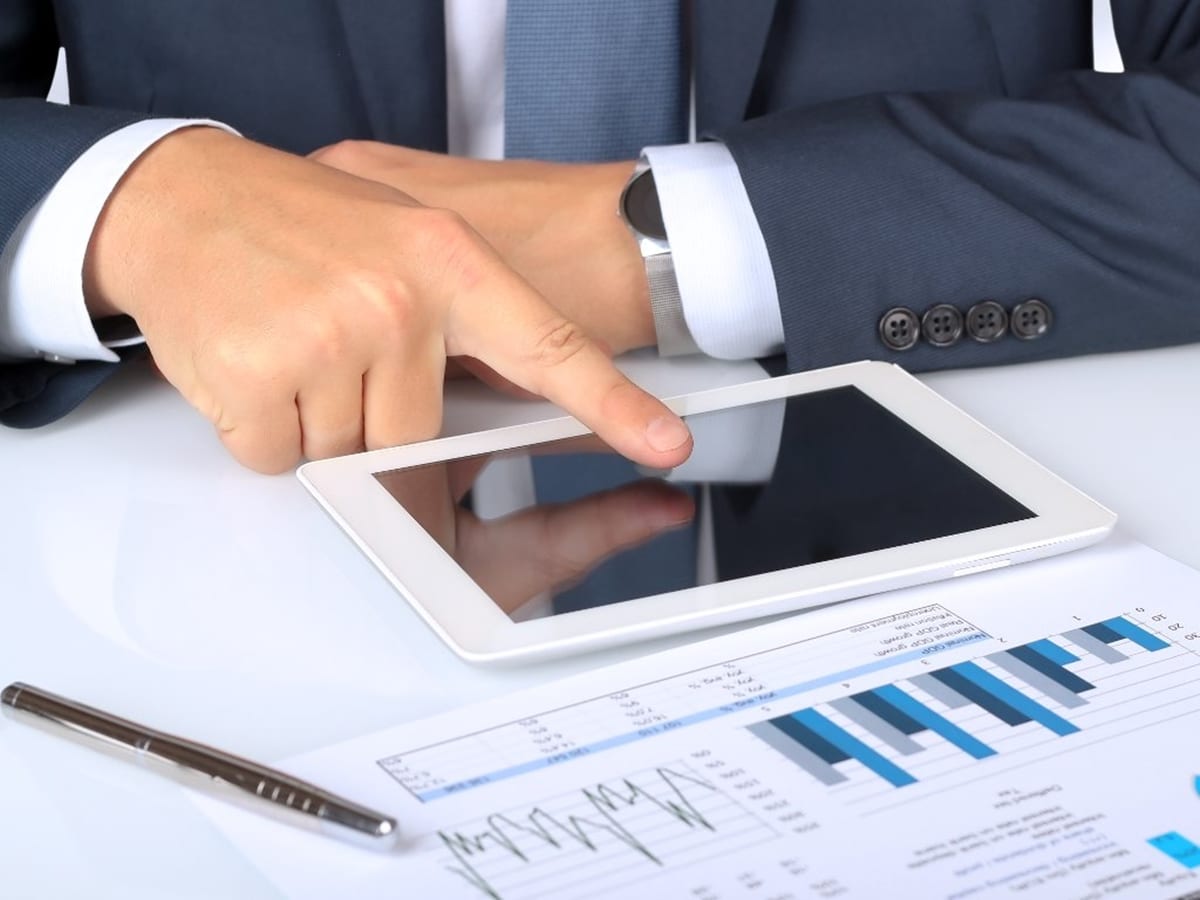 The leading American economic index fell lightly in May
