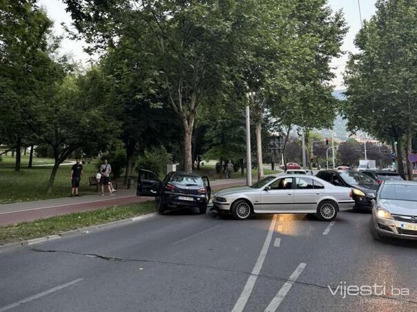 PHOTO: Accident in Alipašina Street, two cars collided