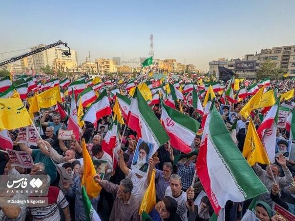 Thousands of Iranians celebrate on the streets of Tehran near the war with Israel