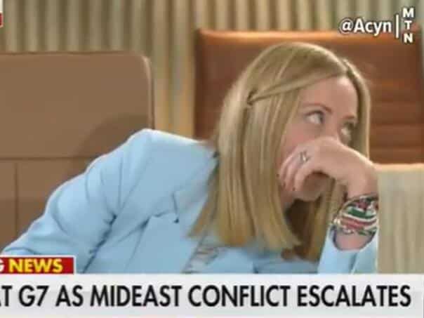 Hit Shot: Melons rolled over with her eyes as Macron whispered on his ear
