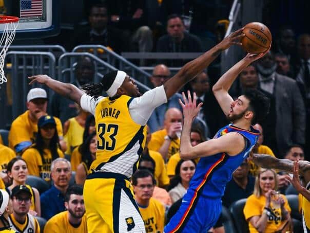 Indiana defeated Oklahoma and led in the final series of the NBA league