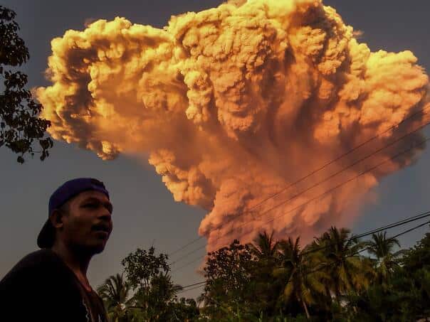 Indonesian volcano thrown ash cloud 10,000 meters high