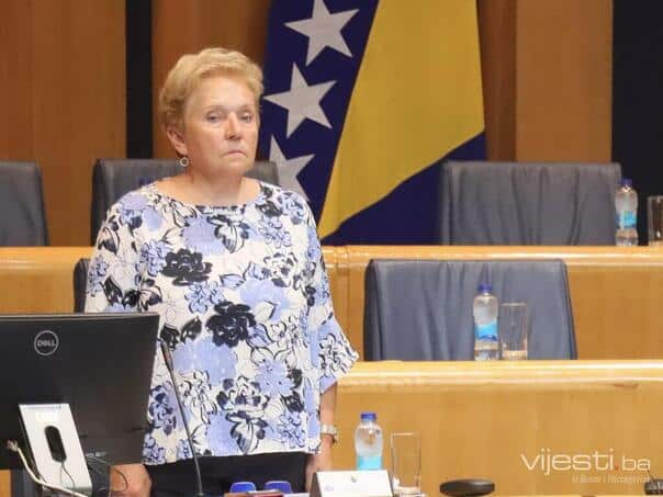The election law goes in an emergency procedure, Pendes asked for a break