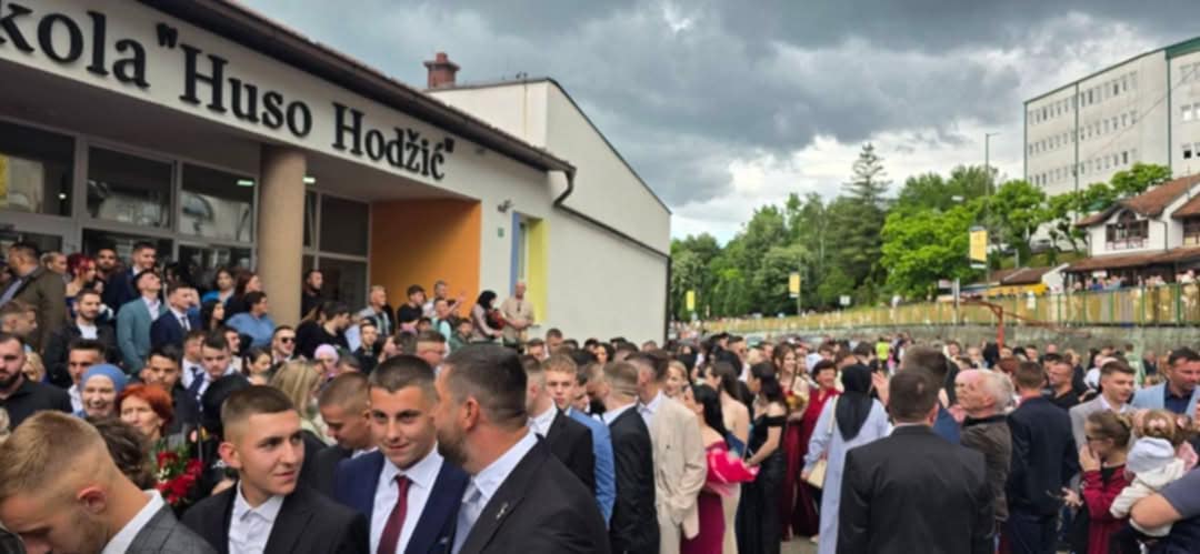 Ceremonial Footwear 257 graduates Mixed high school Tešanj