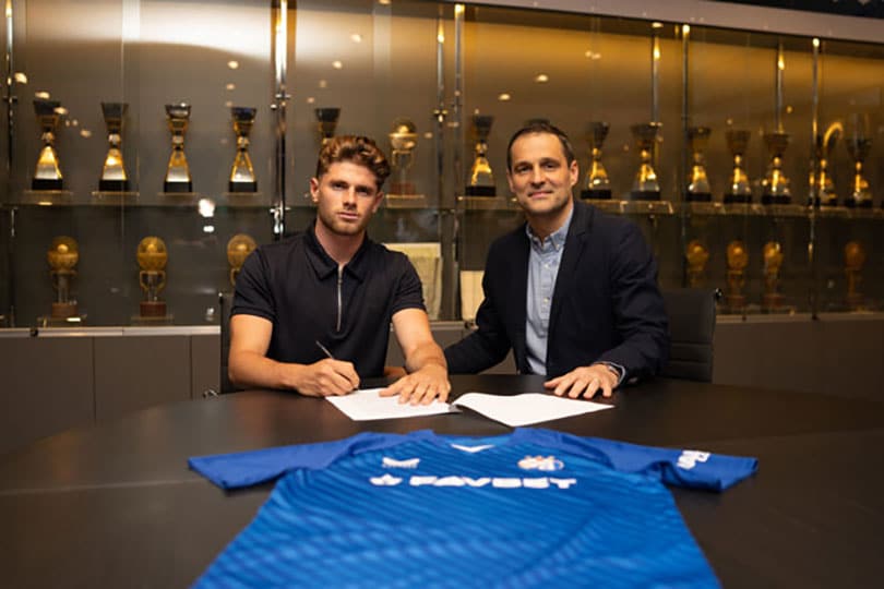 Former player wide signed for Dinamo