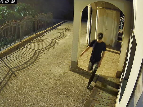 Man robbed a mosque at Zenica: a published recording