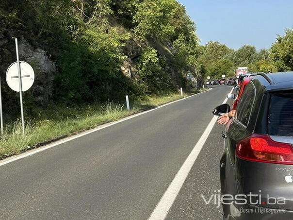 Occasionally increases traffic frequency at border crossings