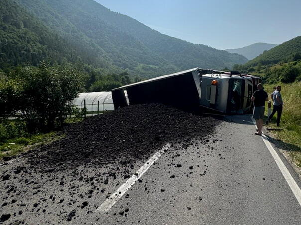 Rolled truck on the main road Donji Vakuf – Jajce