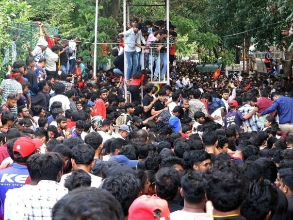 Stampedo on the celebration of the title of India Champions in Cricket, at least 11 dead