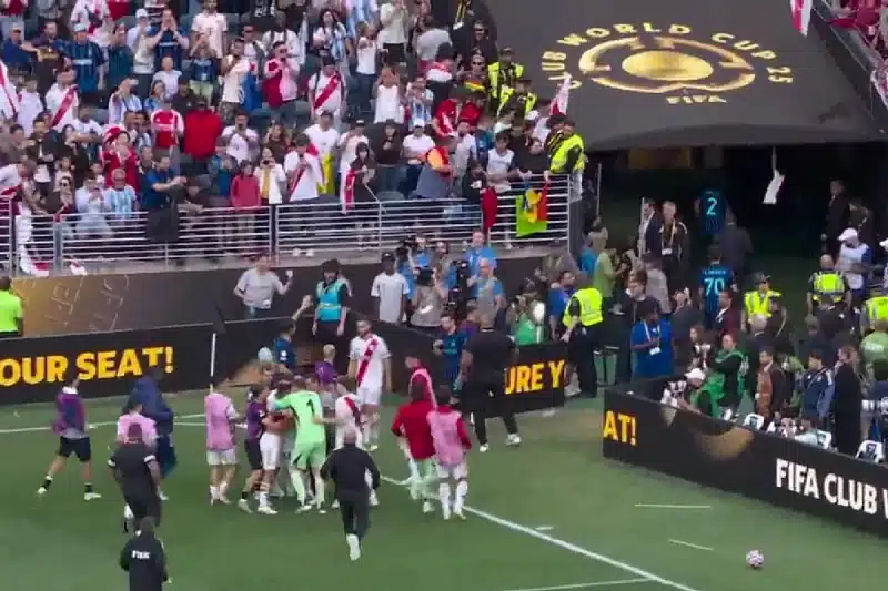 Match Converted to war: Red cards, fights and tunnel metezzes!