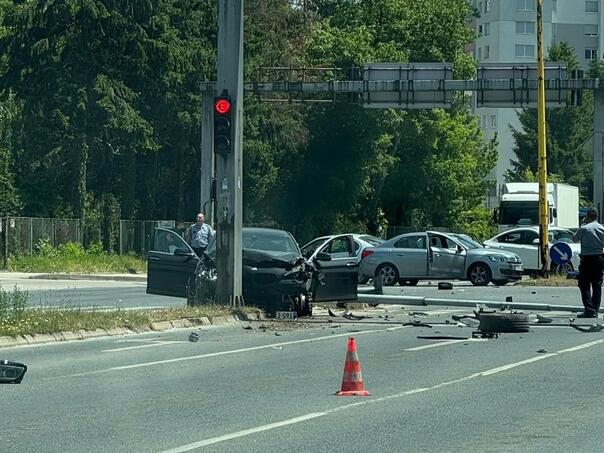 Heavy traffic accident in Tuzla: Six people hurt