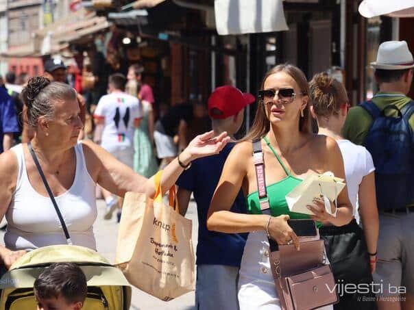 In BiH today sunny and hot, daily temperatures and up to 35 degrees
