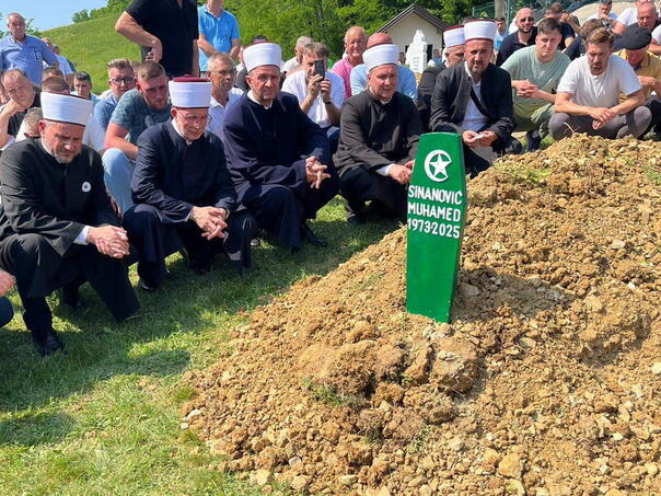 In Gračanica Klanjan Jennaz Muhamed-ef. Sinanovic