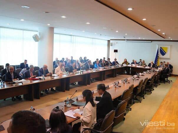 Live: Address the leader of the parties after meeting with PIC