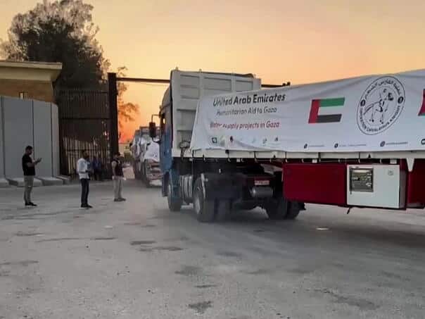 About 100 trucks with assistance for the attacked population entered in Gaza