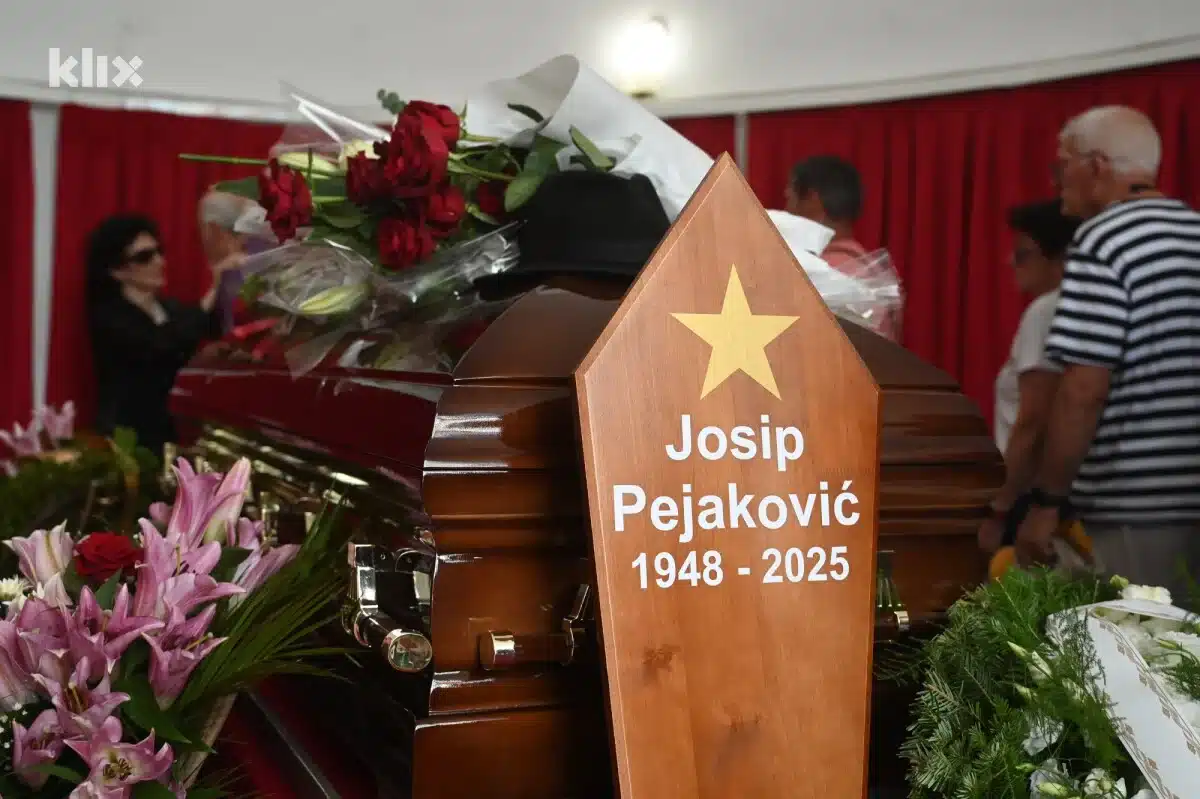 Numerous known at the funeral of Josip Pejaković, among them Dino Merlin, Hanka Paldum and Tifa