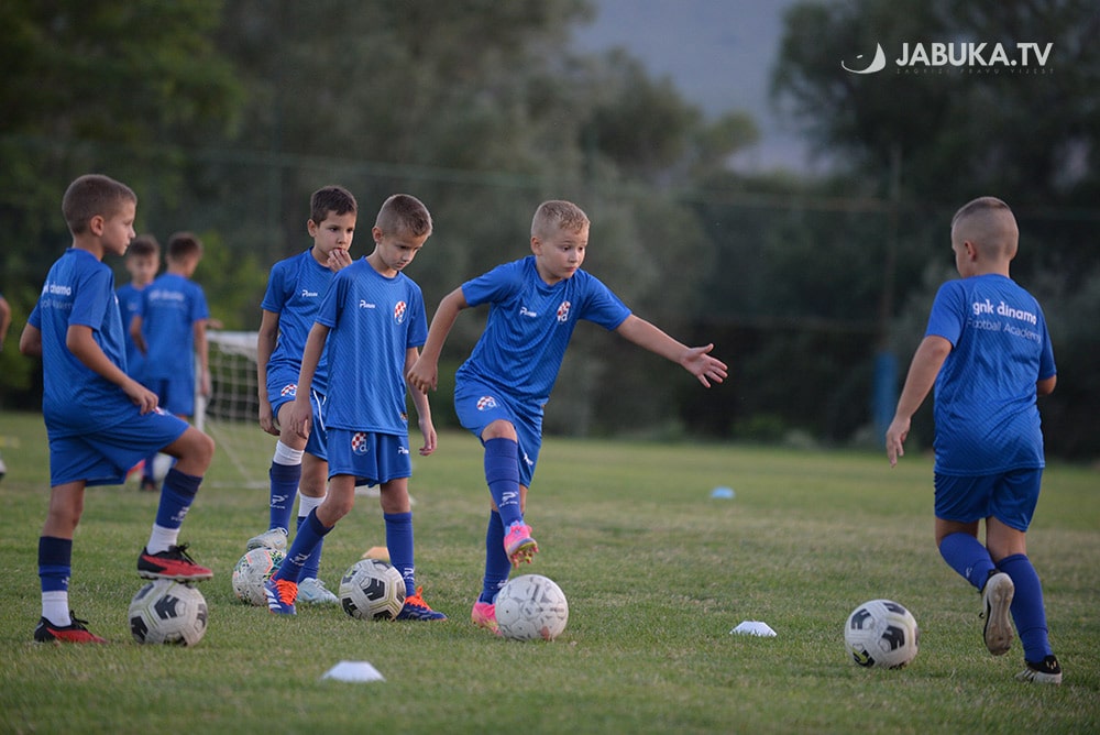 Started Dinamo Summer Camp: More than 100 boys trains in a wide hill