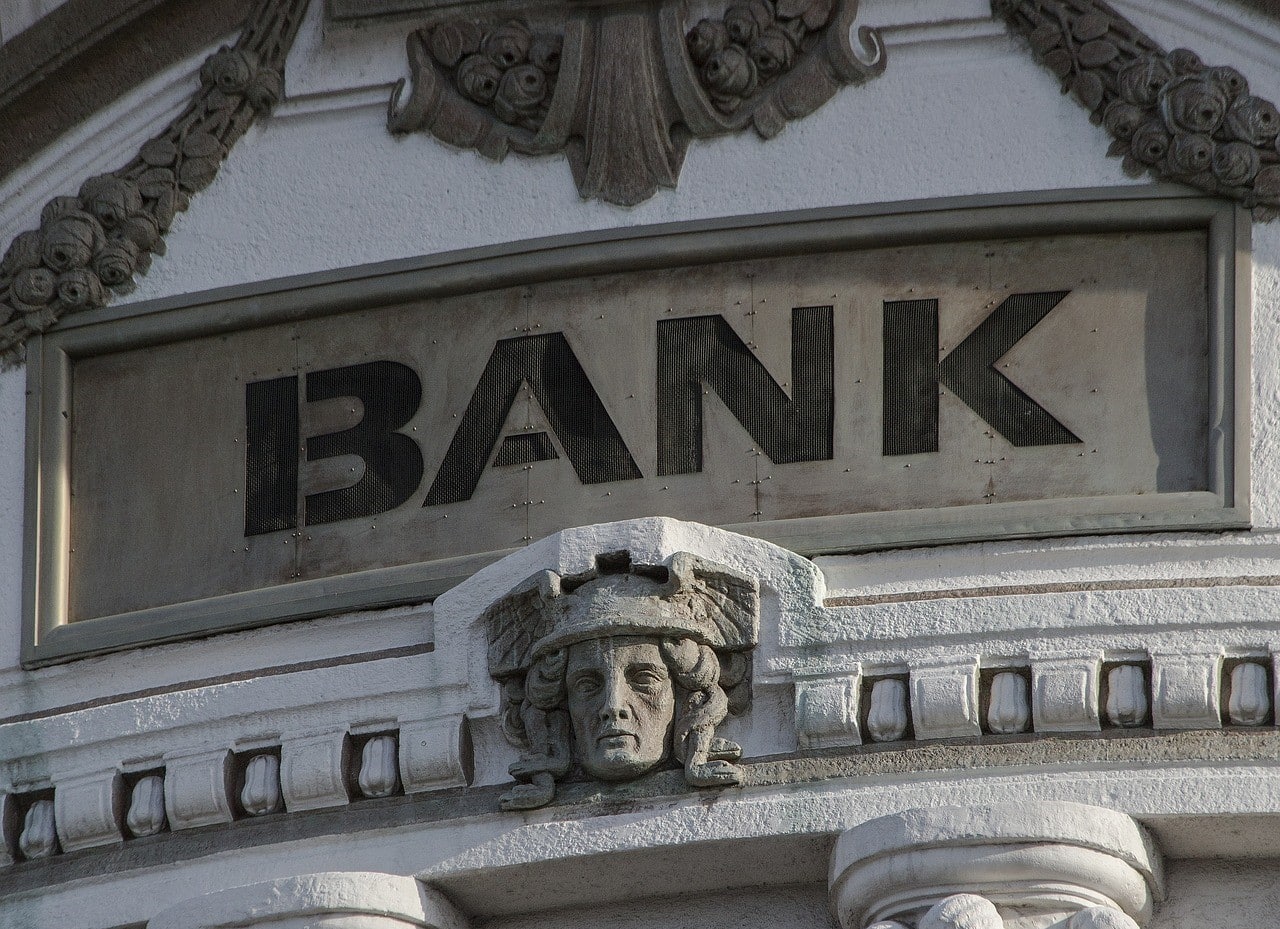 The largest banks in Russia are seeking state aid: the destroyed economy, debts grow