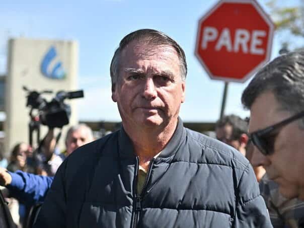 Bolsonaro has to wear an electronic bracelet