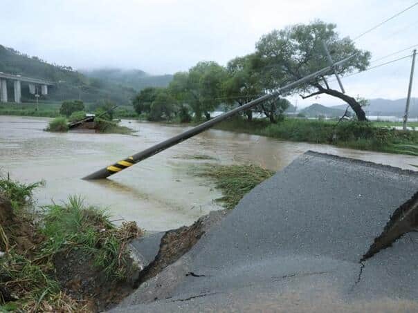 Ten dead and nine missing in floods and departures in South Korea