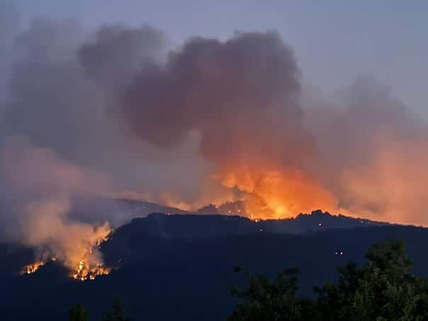 Ten firefighters killed extinguishing fires in Turkey