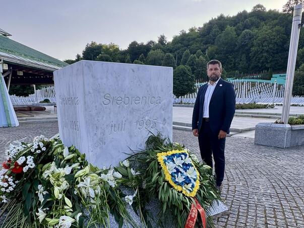 Durakovic: And again alone, in silence of white nišan …