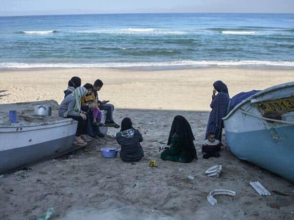 Egyptians initiated a symbolic initiative "From the sea to the sea – bottle of hope for gauze"